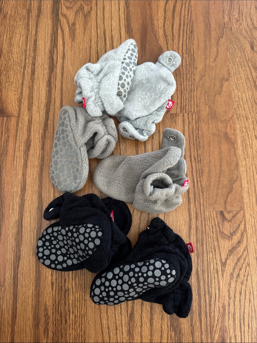 Zutano bootie bundle in Gray and Black